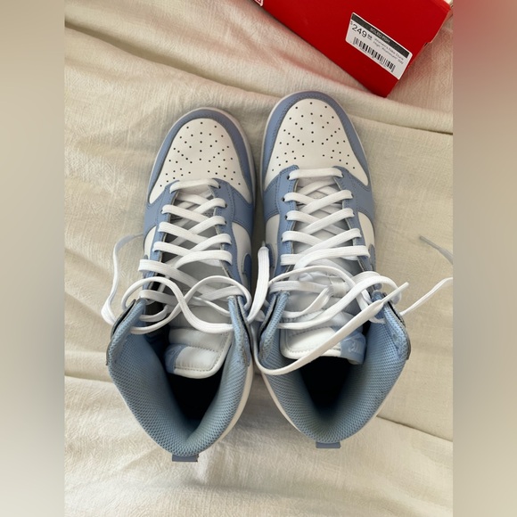 Nike Dunk High - Picture 2 of 8